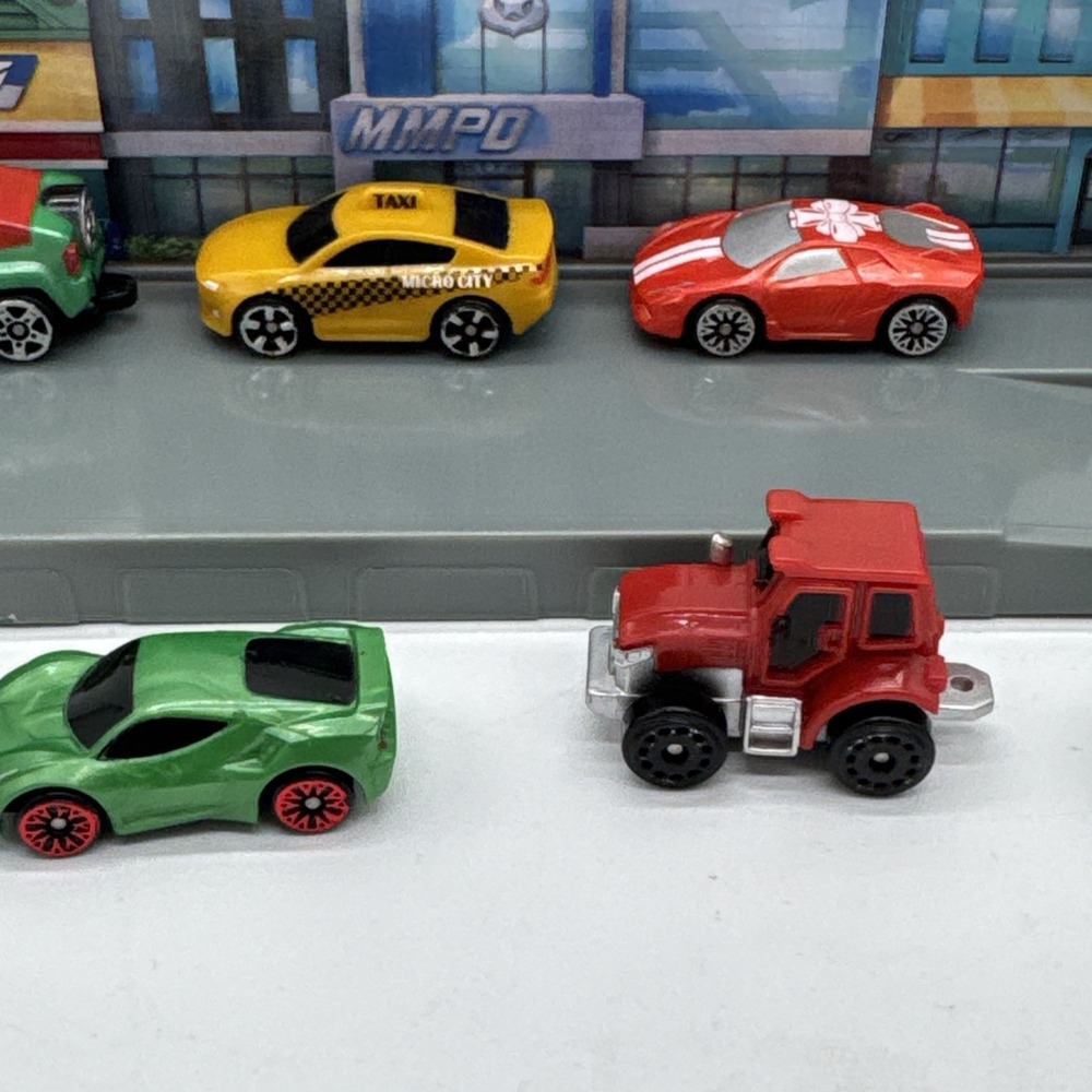 Micro Machines Lot Plus Extras - Picture 4 of 13